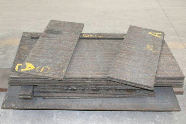 堆焊復合耐磨襯板廠家 堆焊復合耐磨襯板廠家