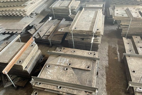 熔煉鏡面復合耐磨襯板廠家 熔煉鏡面復合耐磨襯板廠家