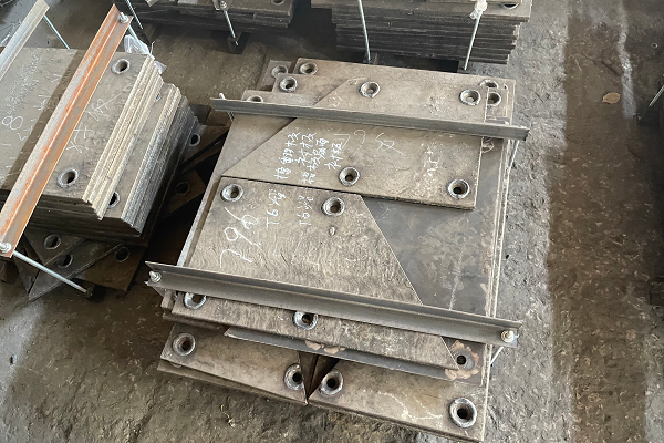 供應埋弧焊鏡面耐磨襯板