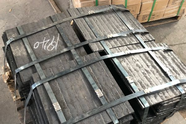 帶式輸送機(jī)堆焊耐磨襯板有哪些產(chǎn)品特性?【江河】 帶式輸送機(jī)堆焊耐磨襯板有哪些產(chǎn)品特性?【江河】