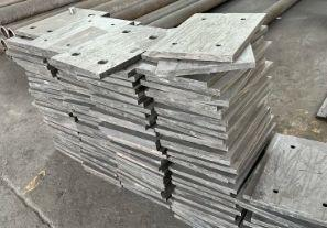 高強度高鉻合金熔煉復合耐磨板的耐磨層厚度多少? 高強度高鉻合金熔煉復合耐磨板的耐磨層厚度多少?